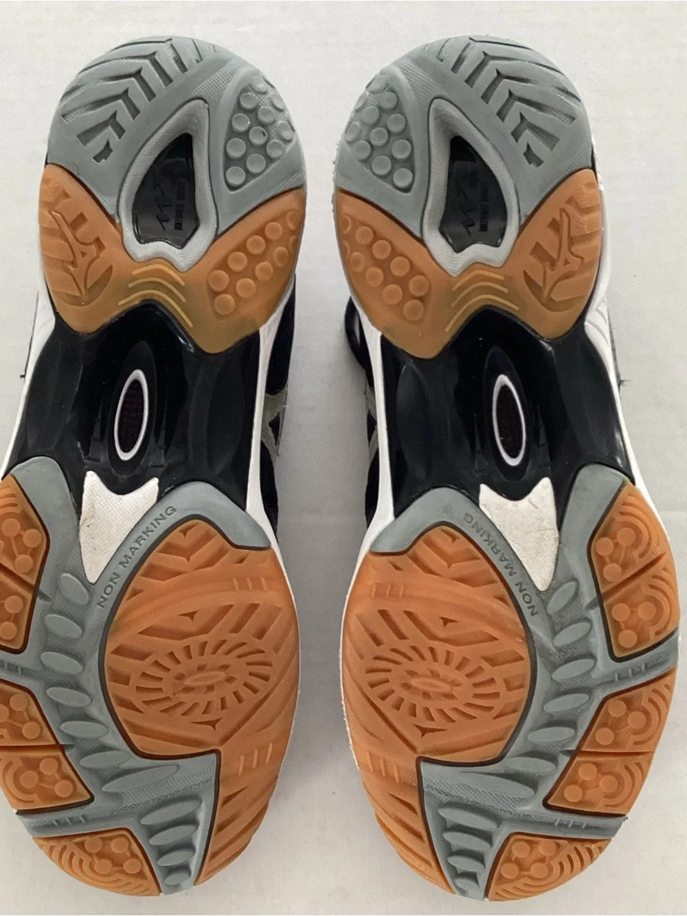 Mizuno Women’s Wave Hurricane 2 Black Athletic Shoes Size 9